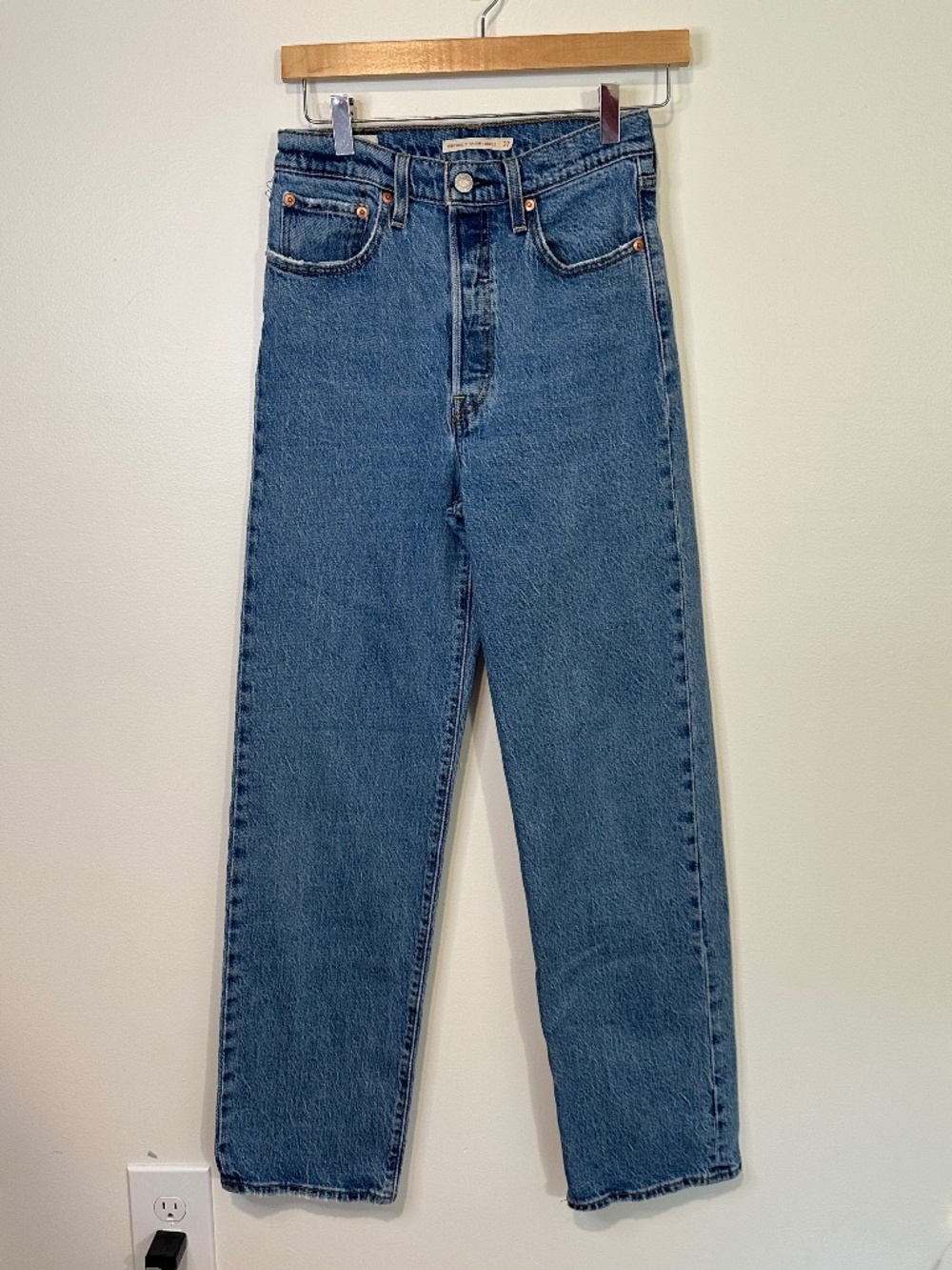 Levi’s Premium Ribcage Straight Ankle Button Fly Jeans Size 27